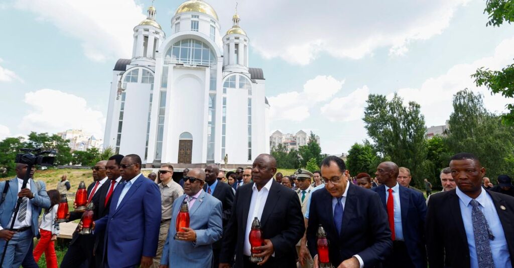 Guerre en Ukraine: à Kiev, Zelensky rejette la médiation africain