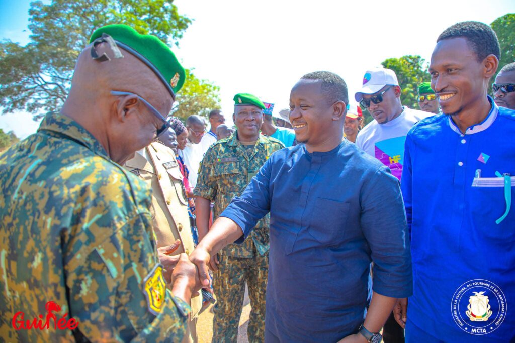 ๐๐ซ๐จ๐ข๐ฌ๐ข๐๐ฆ๐ ๐๐๐ข๐ญ๐ข๐จ๐ง ๐๐ฎ ๐
๐๐ฌ๐ญ๐ข๐ฏ๐๐ฅ ๐๐๐ฌ ๐๐ซ๐ญ๐ฌ ๐๐ฎ ๐๐๐๐ข๐๐ซ : ๐๐ง ๐๐๐๐ฎ๐๐ข๐ฅ ๐ญ๐ซ๐ข๐จ๐ฆ๐ฉ๐ก๐๐ฅ ๐ฉ๐จ๐ฎ๐ซ ๐ฅ๐ ๐๐ข๐ง๐ข๐ฌ๐ญ๐ซ๐ ๐๐จ๐ฎ๐ฌ๐ฌ๐ ๐๐จ๐ขฬ๐ฌ๐ ๐๐ฒ๐ฅ๐ฅ๐ ๐ฬ ๐๐จ๐ฎ๐ง๐๐๐ซ๐