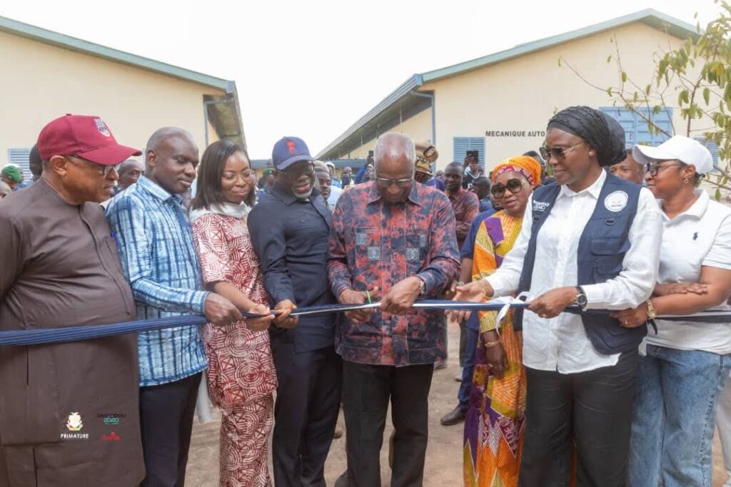 ๐๐ฆ๐ฆ๐๐ซ๐ฌ๐ข๐จ๐ง ๐๐จ๐ฎ๐ฏ๐๐ซ๐ง๐๐ฆ๐๐ง๐ญ๐๐ฅ๐ ๐ ๐๐๐๐จ๐ฅ๐ : ๐๐ซ๐ข๐จ๐ซ๐ข๐ญ๐ ๐ ๐ฅโ๐๐๐ฎ๐๐๐ญ๐ข๐จ๐ง ๐๐ญ ๐ ๐ฅ๐ ๐๐๐ง๐ญ๐